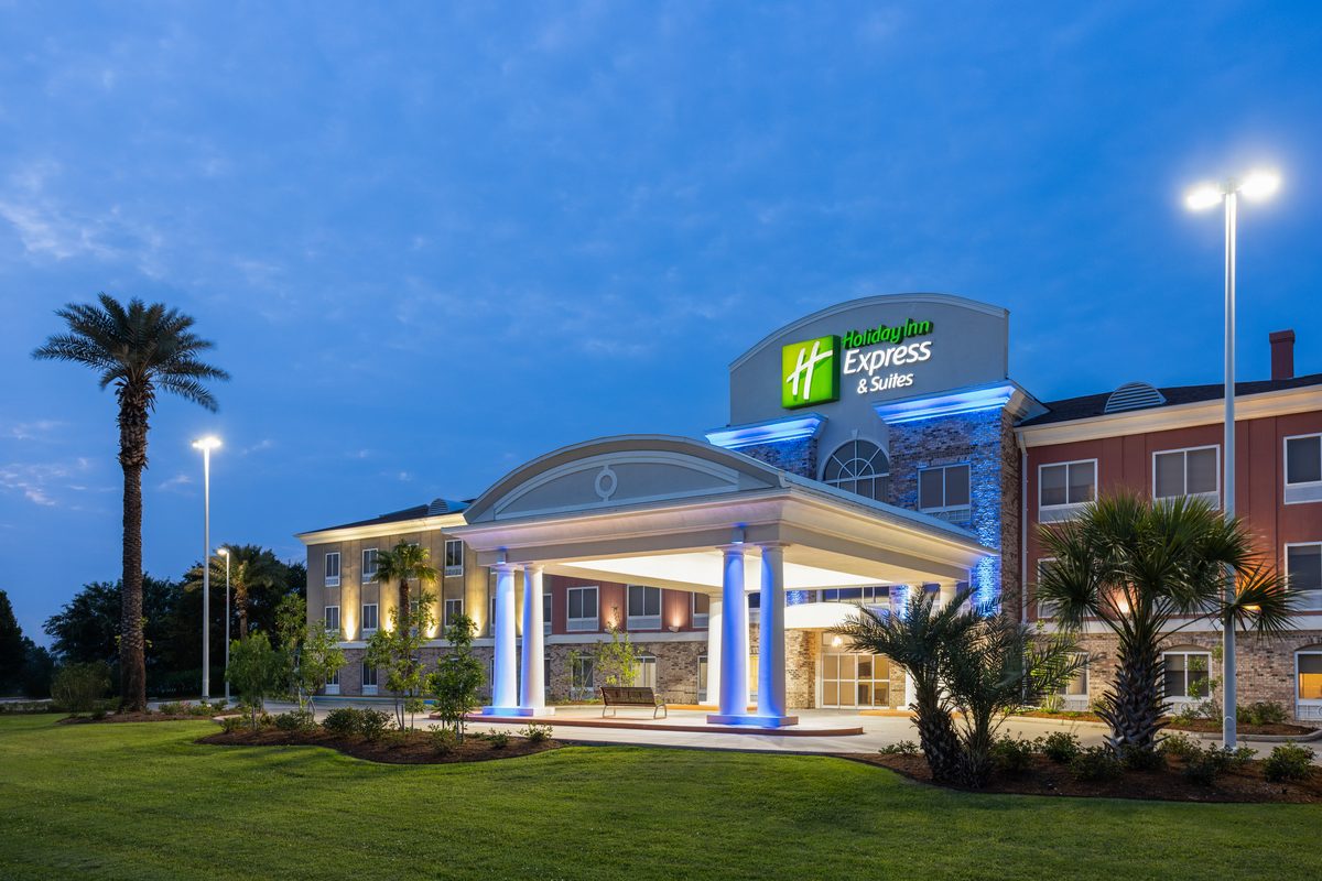 Holiday Inn Express & Suites, New Iberia, Louisiana at dusk